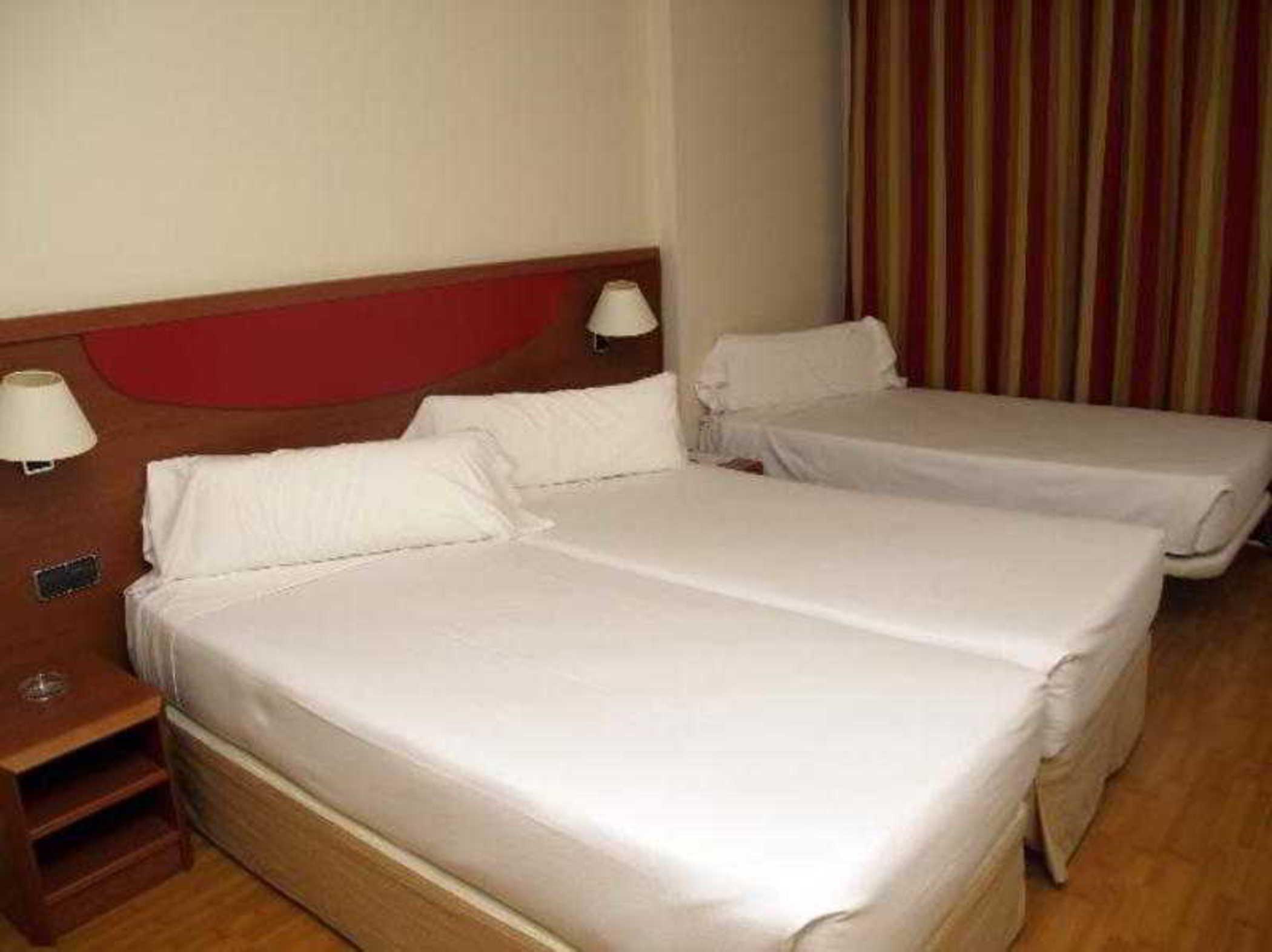 Hotel Alcala Plaza Alcalá de Henares Exterior foto