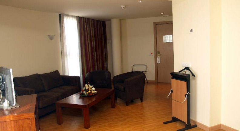Hotel Alcala Plaza Alcalá de Henares Exterior foto