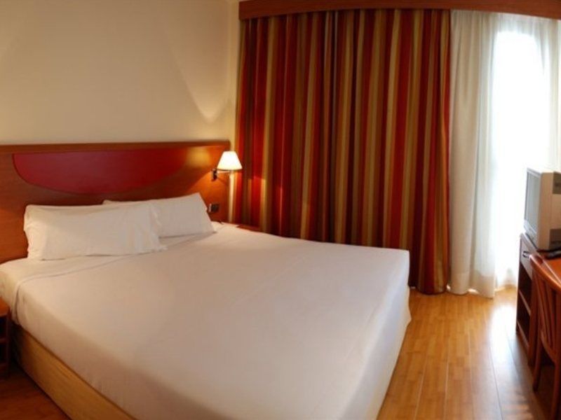 Hotel Alcala Plaza Alcalá de Henares Exterior foto